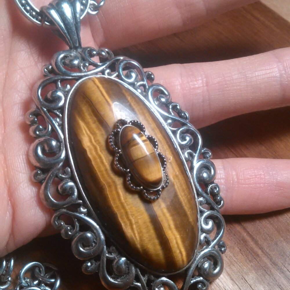 Bold Tiger's Eye Silvertone Pendant Necklace (16 to 19 Inch)